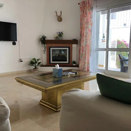 Benavista - 2 Bed Town House With Pool 펜션