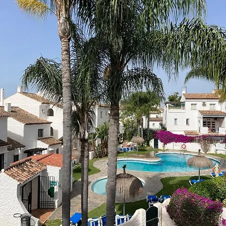 Сasa de vacaciones Benavista - 2 Bed Town House With Pool Estepona