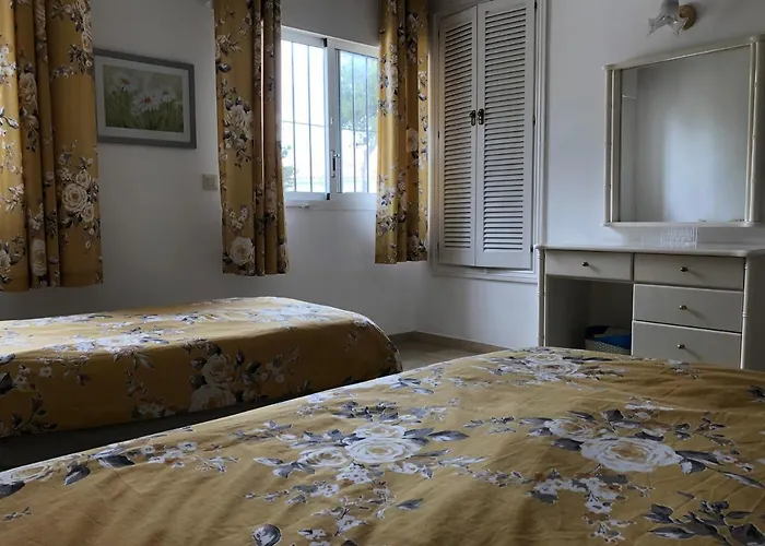 Benavista - 2 Bed Town House With Pool Эстепона