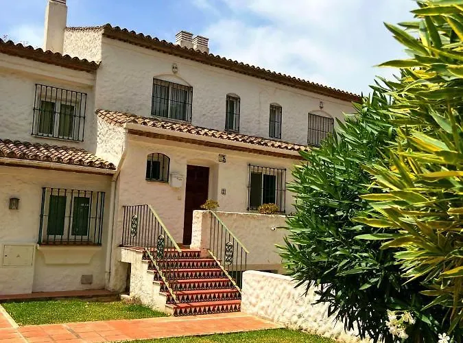 Benavista - 2 Bed Town House With Pool Эстепона