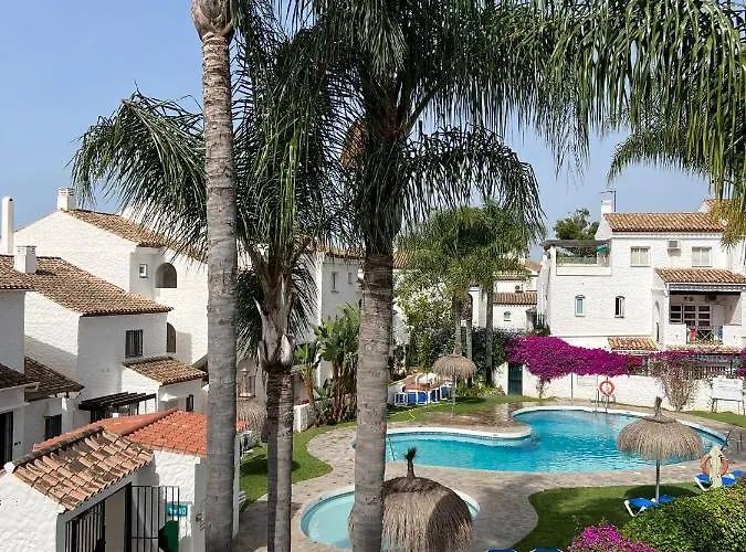 度假居 Benavista - 2 Bed Town House With Pool 埃斯特波纳